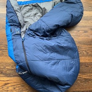 LIKE NEW! Mountain Hardwear Mountain Goat 20 Kids Sleeping Bag - Thermal Q